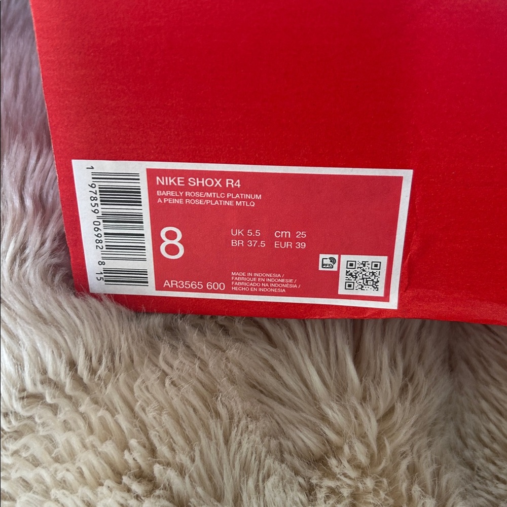 New in Box : Nike Shox R4 Barely Rose / Metallic
Platinum Sz: US 8 women’s - Picture 7 of 9